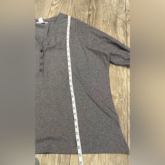 Athleta Gray Fitted Long Sleeve Blouse🤍 - Picture 9 of 12